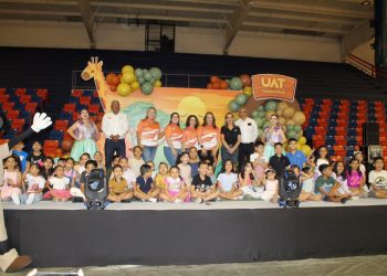 Brinda la UAT festejo a niños y niñas del personal sindicalizado