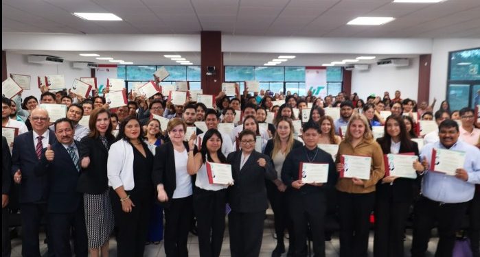Reciben egresados de la Universidad Tecnológica de Altamira sus títulos profesionales