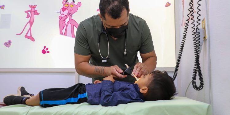 Atenta Secretaría de Salud por enfermedad de manos, pies y boca en la población infantil