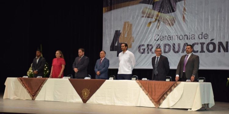 Reitera titular de la SET su compromiso con la educación superior