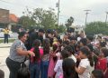 Entrega Guardia Estatal de Género juguetes a niños y niñas de la frontera