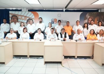 Implementa la UAT prepa en línea