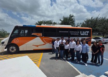 Entrega la UAT unidad de transporte para sus estudiantes en Río Bravo