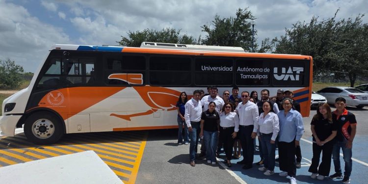 Entrega la UAT unidad de transporte para sus estudiantes en Río Bravo