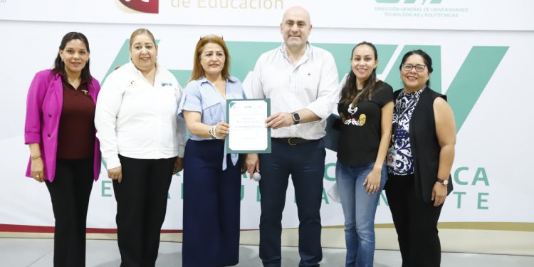 Organiza Club STEM de la UTTN conferencia sobre Inteligencia Emocional