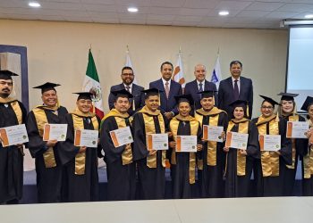 Entrega la UAT primera generación de la Maestría Administración e Innovación Digital