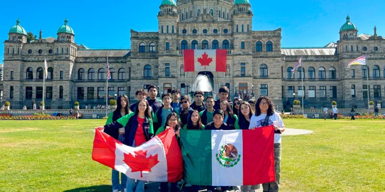 Estudiantes del CeINA UAT viven experiencia cultural en Canadá