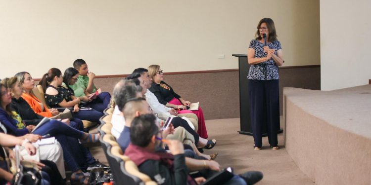 Capacita SEBIEN en salud mental y trabajo en equipo