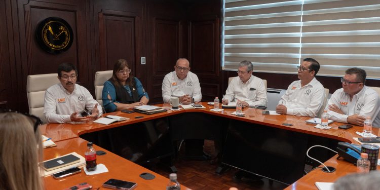 Llama rector a su gabinete a redoblar esfuerzos