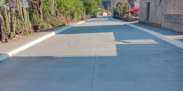 Pavimenta Secretaría de Obras Públicas el altiplano tamaulipeco