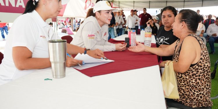 Gobierno lleva servicios a El Campanario