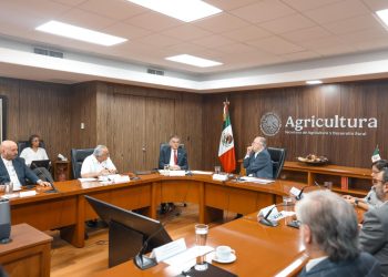 Acuerda Américo con SADER apoyos para productores de sorgo y maíz