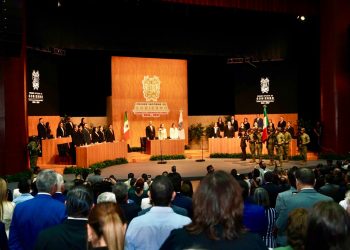 Reconoce IP Trabajo de Carmen Lilia Canturosas en su Primer Informe de Gobierno