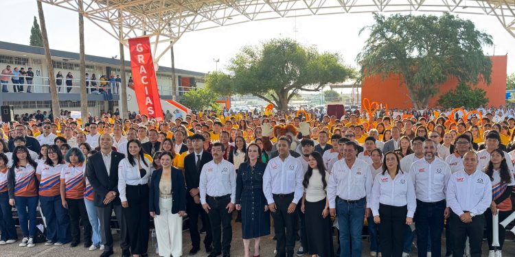 La UAT y gobierno de Nuevo Laredo entregan obras a universitarios