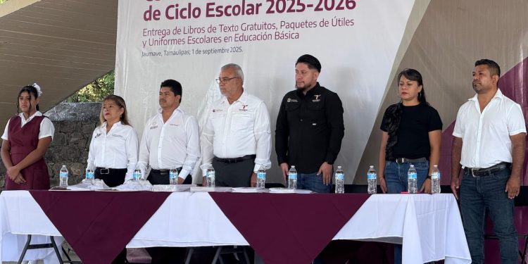 Da inicio secretario de Obras Públicas al ciclo escolar 2025-2026 en Jaumave