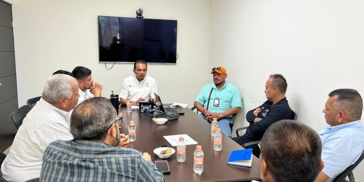 Avanzan acuerdos para fortalecer pesca legal y ordenada en Playa Bagdad