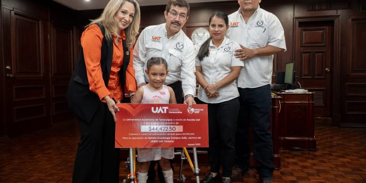 Familia UAT entrega donativo en apoyo a la salud de la pequeña Natalia
