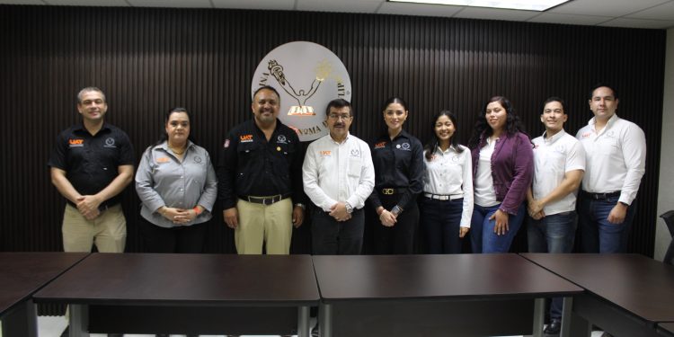 Sostiene rector encuentro con universitarios de Valle Hermoso