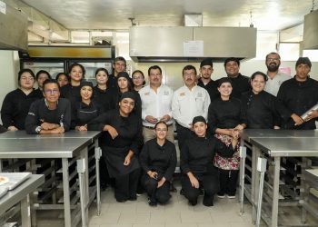 Comparte el rector logros y proyectos con estudiantes de la Facultad de Derecho Victoria