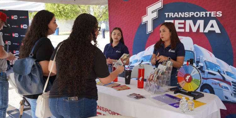 Juventudes de Nuevo Laredo encuentran oportunidades laborales en feria universitaria