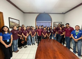 Visitan estudiantes de la UTTN agencia aduanal UNIMEX