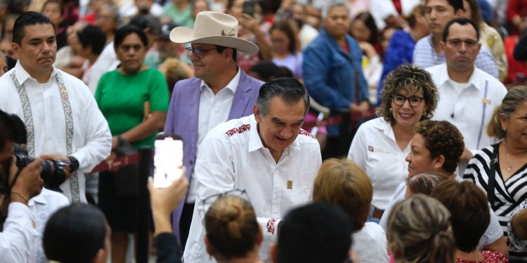 Entrega Américo tarjetas de Pensión Mujeres Bienestar; llegará a 93 mil tamaulipecas