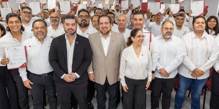 Entrega SET bases laborales a personal del Centro Estatal de Tecnología Educativa