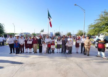 Carmen Lilia Canturosas Impulsa la Educación con Kits de Jardinería y Miles de Útiles para Escuelas de Nuevo Laredo