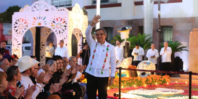 Premian Américo y María concurso estatal de catrinas y catrines