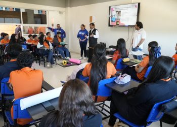 Constató rector logros y avances académicos de la Prepa 3 UAT