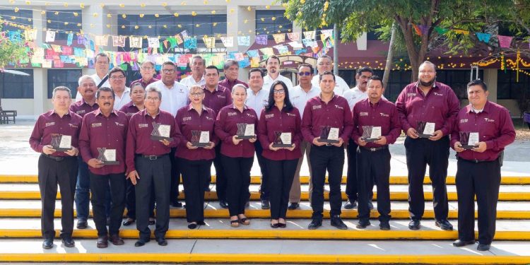 Reconoce y valora Tecnológico de El Mante a docentes y personal administrativo