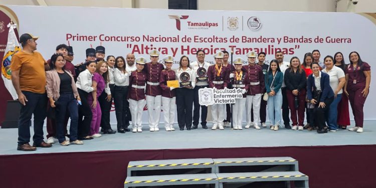 Estudiantes de la UAT obtienen primer lugar en concurso de escoltas y bandas de guerra