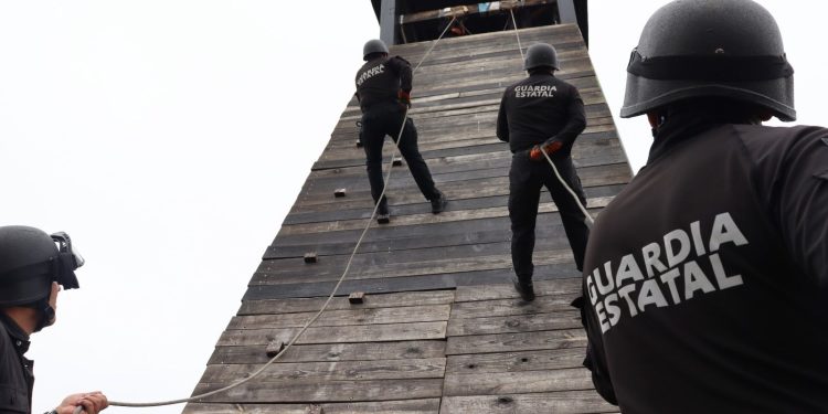 Capacitan a elementos operativos de la SSPT en Medicina Táctica Policial