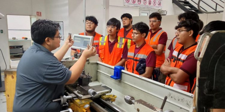 Impulsa UTTN vinculación con sector empresarial mediante visitas industriales