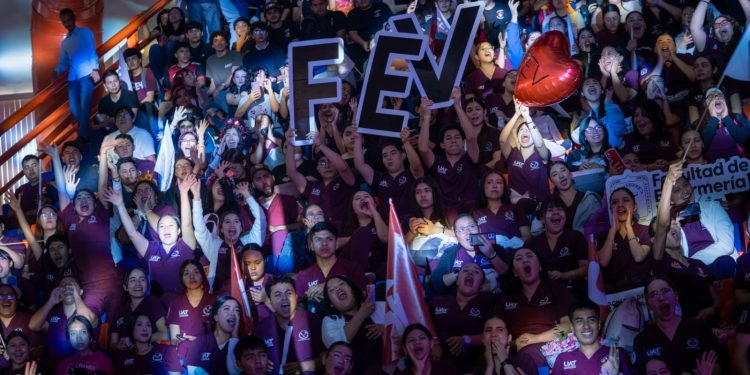 Estudiantes de la UAT disfrutan del tributo musical “Broken Heart Club”