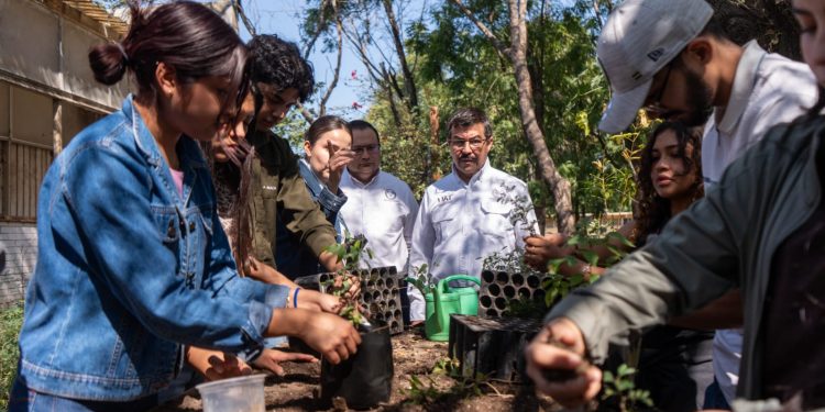 Impulsa rector lazos con la comunidad de la FIC-UAT