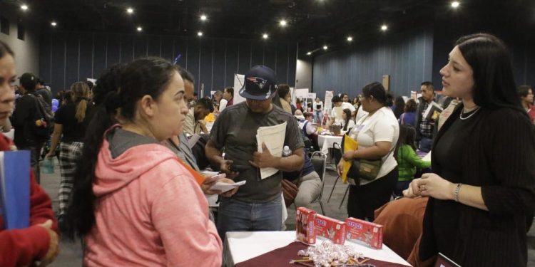 Ofertan más de mil 300 vacantes en Feria Nacional de Empleo para las Mujeres en Reynosa