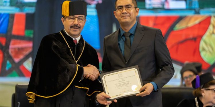 Impulsa la UAT el talento científico: Rector Dámaso Anaya entrega el Premio Universitario 2025