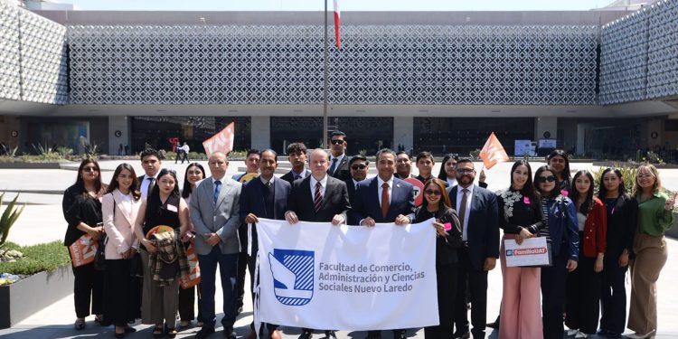 De Nuevo Laredo a los Poderes de la Unión: Estudiantes de la UAT realizan estancia en CDMX