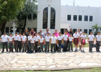 De la teoría a la práctica: Estudiantes de Victoria se sumergen en la robótica y programación