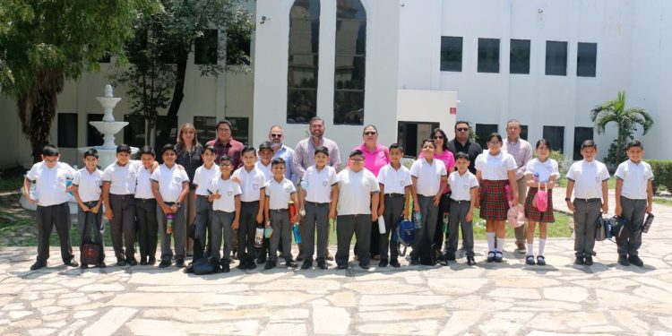 De la teoría a la práctica: Estudiantes de Victoria se sumergen en la robótica y programación