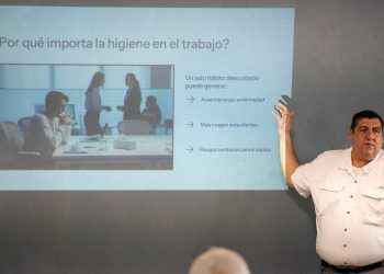Blindaje sanitario en el trabajo: Capacitan a personal de Victoria en cultura de la higiene