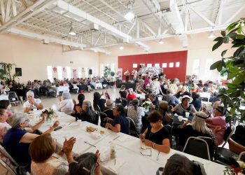 Glamour y alegría: DIF Nuevo Laredo festeja a las madres de la Casa Club del Adulto Activo