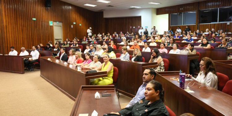 Impulsa la UAT talleres de motivación y liderazgo para mujeres