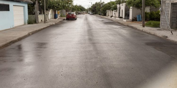 Beto Granados lleva nueva pavimentación y Mega Brigada a la colonia Abelardo de la Torre