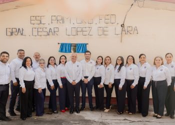 Celebra primaria «César López de Lara» su 50 aniversario con ceremonia cívica encabezada por el presidente Municipal