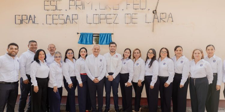 Celebra primaria «César López de Lara» su 50 aniversario con ceremonia cívica encabezada por el presidente Municipal