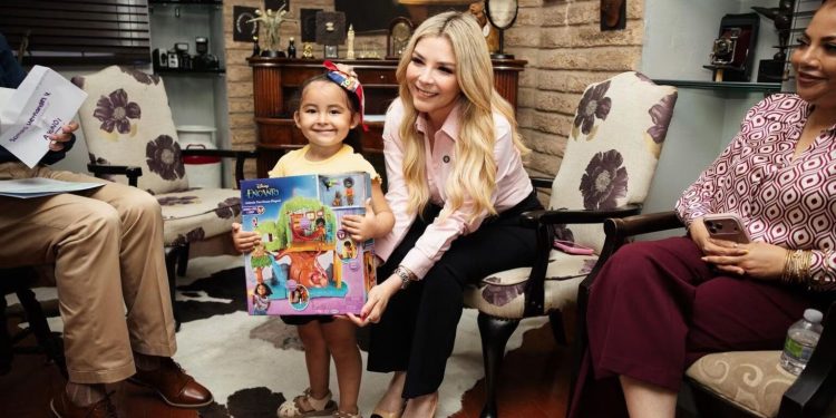 DIF Matamoros y la Fundación Cambiando Sonrisas A.C. entregan más de 50 fichas de internación de la campaña de Cirugías de Labio y Paladar Hendido “Sonriendo Juntos”