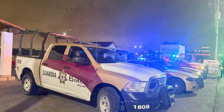 *A través del programa Héroes Paisanos, la Guardia Estatal brinda seguridad a caravana de connacionales*  -Más de dos mil personas ingresaron a territorio nacional por Tamaulipas  Junio 16 de 2026  Nuevo Laredo, Tamaulipas.- Como parte de las acciones implementadas en el marco del programa Héroes Paisanos, la caravana Migrantes Unidos, conformada por 402 vehículos y alrededor de dos mil personas, ingresó al territorio mexicano a través de la frontera tamaulipeca, específicamente por el Puente Internacional Juárez-Lincoln del municipio de Nuevo Laredo.  En este municipio, las y los connacionales fueron recibidos por personal de la Guardia Estatal de Apoyo Carretero comisionado a la Estación Segura Puente III.  A partir del Puente Internacional II Juárez-Lincoln hasta los límites con el estado de Nuevo León, elementos de la Secretaría de Seguridad Pública de Tamaulipas (SSPT) proporcionaron seguridad y vigilancia a la caravana a lo largo de la Carretera Federal 85.  Estas acciones se realizaron de manera coordinada con personal de la Guardia Nacional, Tránsito del municipio de Nuevo Laredo, Instituto Nacional de Migración (INM), Protección Civil y Bomberos del estado de Querétaro.  En todo momento se proporcionó vigilancia a la caravana de connacionales, contribuyendo a que su traslado por esta entidad se realizara de manera segura y ordenada.            *      *    *