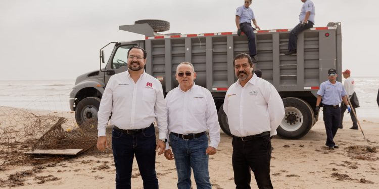 Presidente Municipal impulsa la Estrategia Nacional de Limpieza de Playas en Matamoros